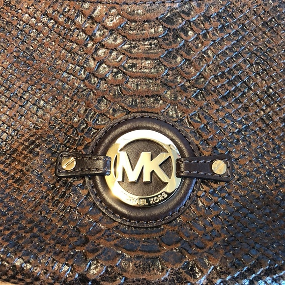 MICHAEL KORS EMBOSSED LEATHER SHOULDER BAG - Picture 7 of 8